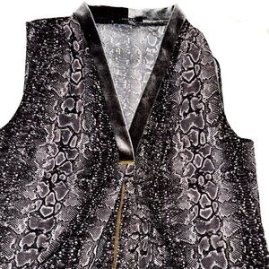 Tahari Sleeveless Snake Print Top w/ Gold Chain Accent | Women’s Medium |
